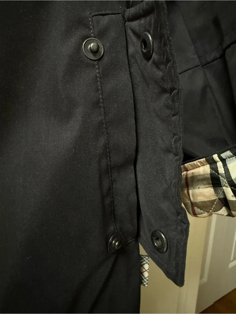 Burberry Black Trench Coat with Tan Fur Collar and Check Lining - Picture 4 of 10